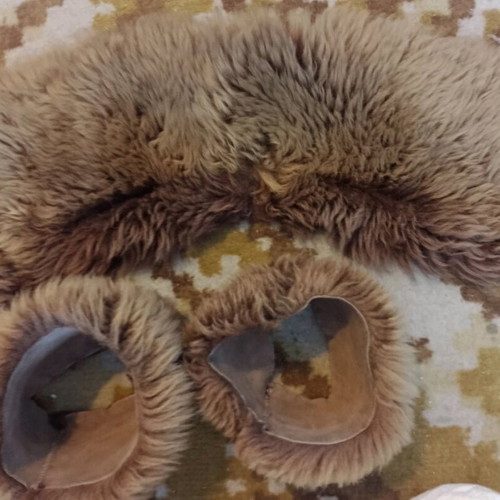 Leather collar and cuffs like new, brown with natural fur