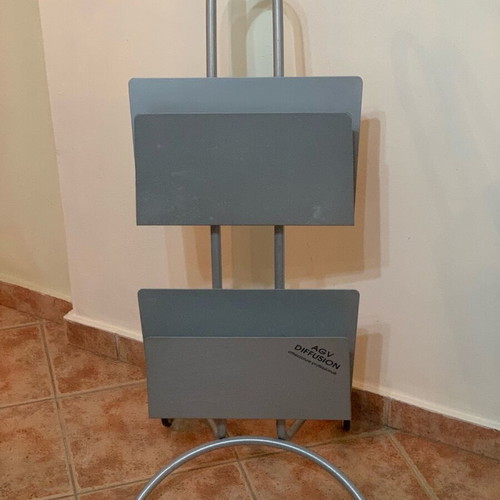 Metal magazine rack used with two storage levels, Italian