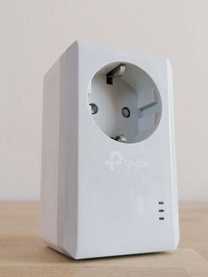 TP-LINK TL-PA4010PKIT AV600 Passthrough Powerline Starter Kit like new
