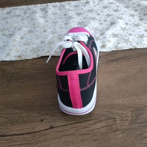 Heelys Classic X2 athletic shoes new, black and pink