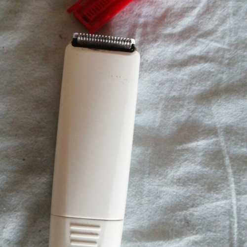 Remington shaver with 2 combs like new