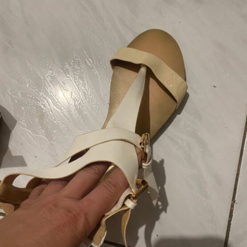 Flat white sandals, size 39