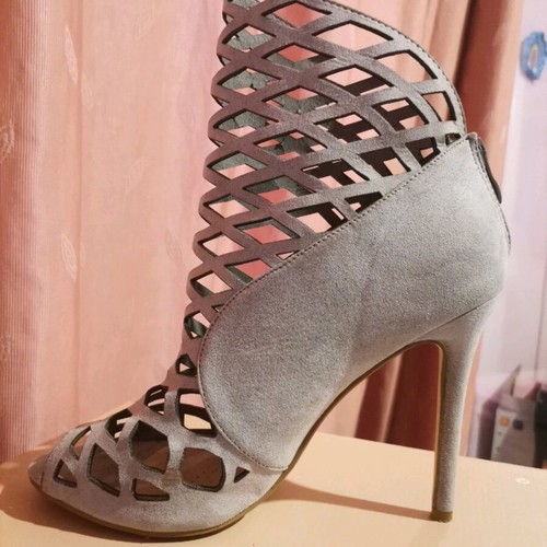 Gray mouse high-heeled sandals size 40 like new with thin heel