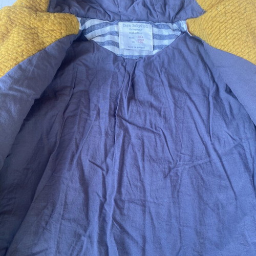 Zara girl jacket with hood and zipper, warm and light