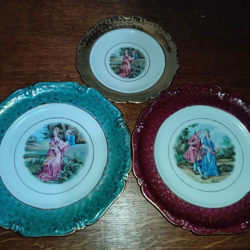 Bavaria porcelain wall plates set of 3 like new