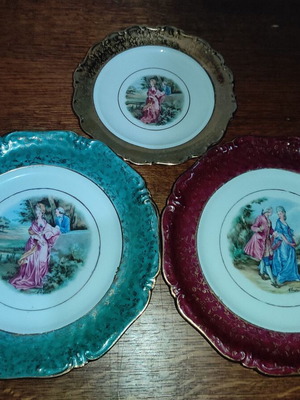 Bavaria porcelain wall plates set of 3 like new