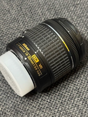 Nikon Crop AF-P DX Nikkor 18-55mm f/3.5-5.6G VR lens like new