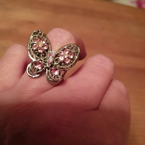 Butterfly adjustable ring like new