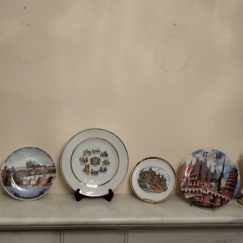 Porcelain decorative wall plates, like new, pack of 4