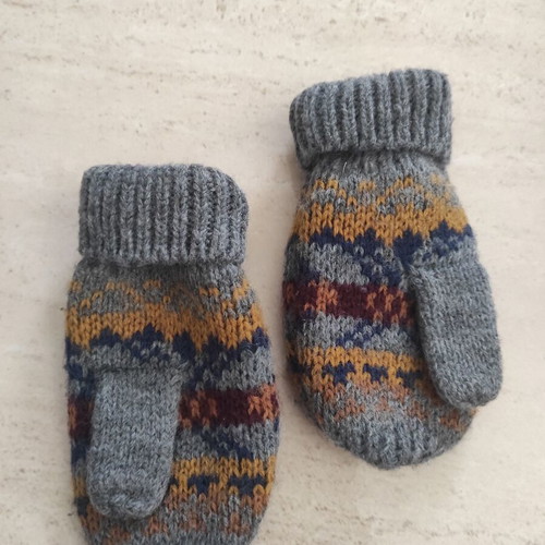 Woolen gloves for 12 months like new