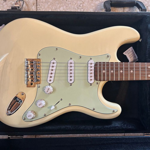 Career Rosewood Strat SSS Vintage White electric guitar