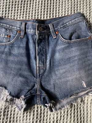 Levi’s τζιν σορτσάκι σαν καινούργιο, μέγεθος W30, μπλε