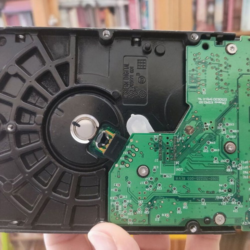 Hard drive used, only for spare parts, damaged