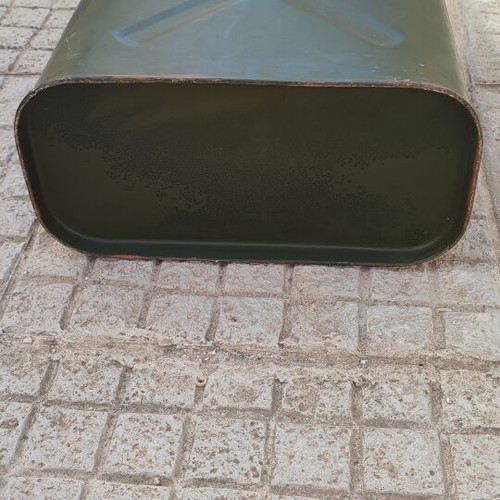 Military-style metal jerrycan