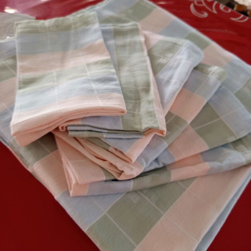 Handmade tablecloth set with 6 napkins pastel colors, like new