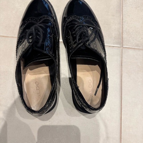 Aldo women's black patent leather shoes like new, size 39