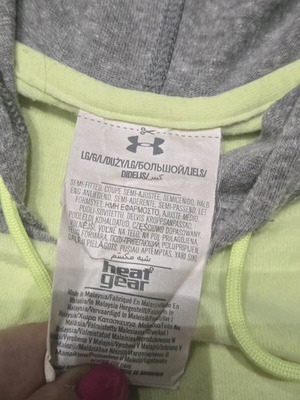 Under Armour sweatshirt like new, size M-L