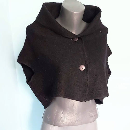 Silkwear wool vest top, short raglan sleeves, button closure