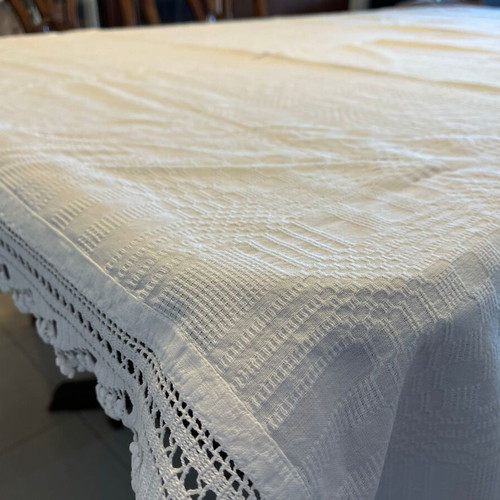 Tablecloth used 210x176cm