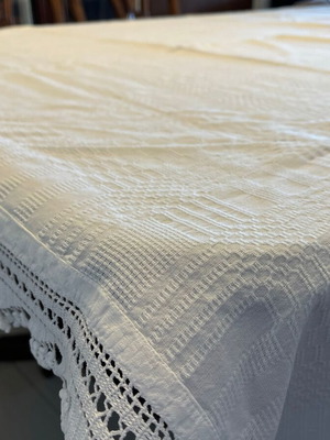 Tablecloth used 210x176cm
