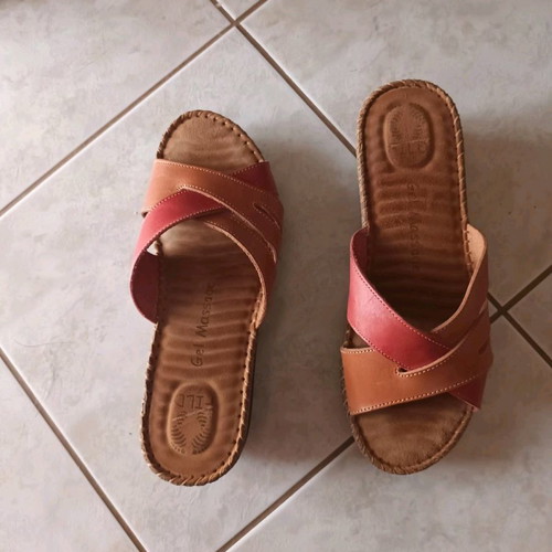 FILD platforms used, size 40, colorful, anatomic