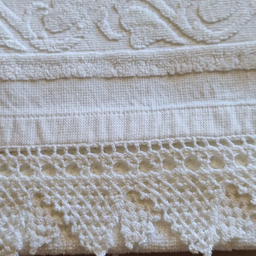 Vintage cotton embossed jacquard face towel set with handmade crochet lace