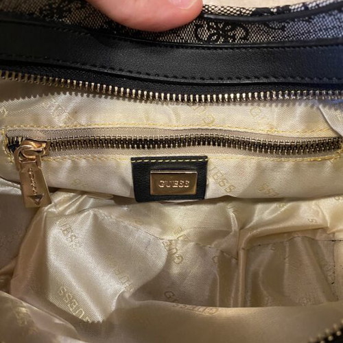 Guess shoulder bag, lightweight and practical