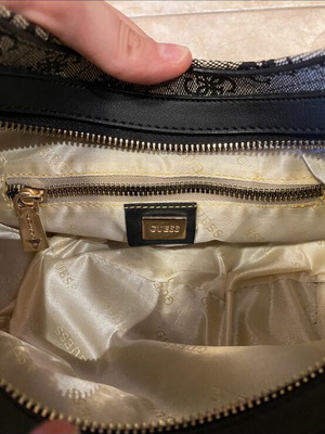 Guess shoulder bag, lightweight and practical