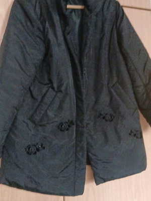 Μπουφάν γυναικείο μαύρο με ανάγλυφα σχέδια σαν καινούργιο