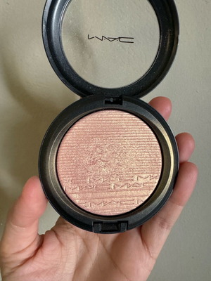 Mac Highlighter Extra Dimension Skin Finish like new, shade Beaming Blush