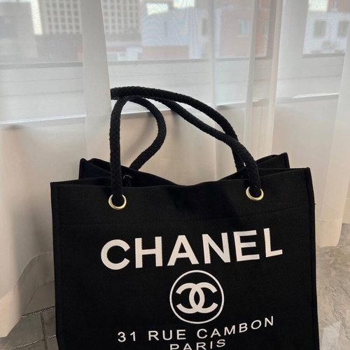 Chanel shoulder bag new, black and white, 35x25cm