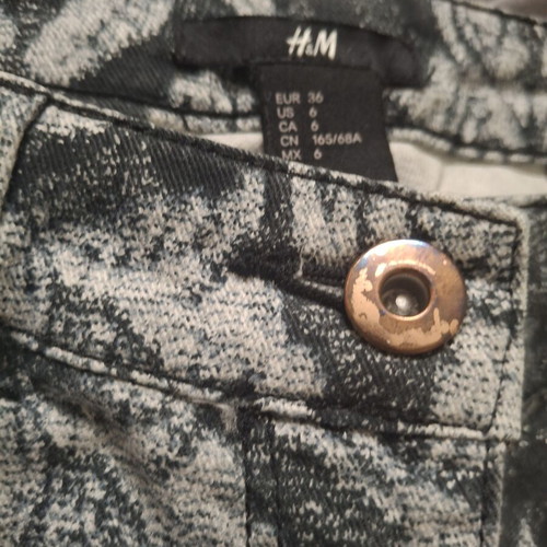 H&M shorts size 36 like new, colorful