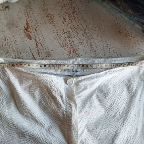 Butterfly Crop Pants (Capri) White with Embossed Animal Print Like New