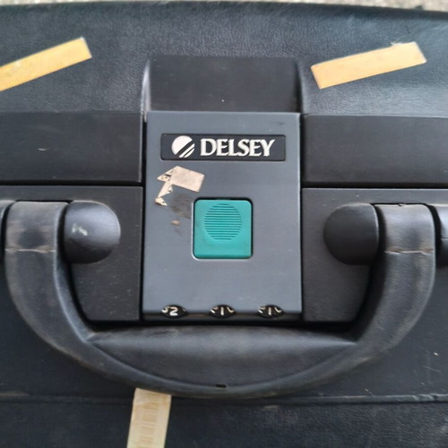 Delsey μεγάλη σκληρή βαλίτσα μεταχειρισμένη, μαύρη, 74x60x25 εκ
