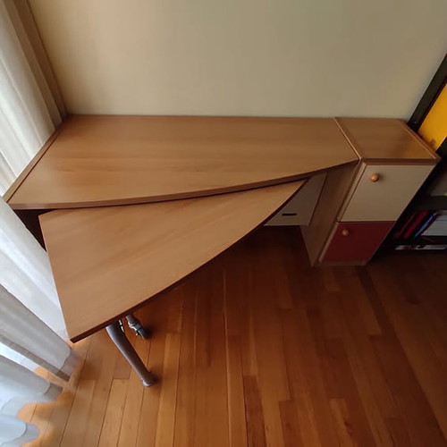 Modeco desk with cabinets like new, expandable for work