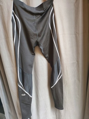 Leggings used black with gray details and ankle zippers