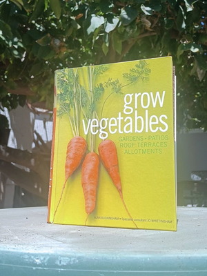 Grow Vegetables βιβλίο σαν καινούργιο, οδηγός καλλιέργειας λαχανικών