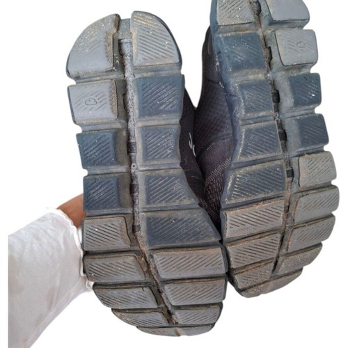 On Running athletic shoes black like new, size 40.5