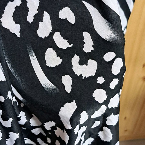 Short-sleeve blouse like new, black and white, size XL with lace