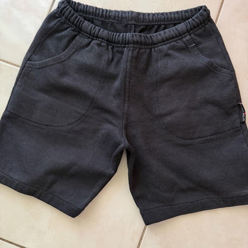 Bodymove boys' black bermuda shorts like new, size S, age 10