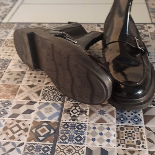 Leather ankle boots black patent no. 42, slightly used