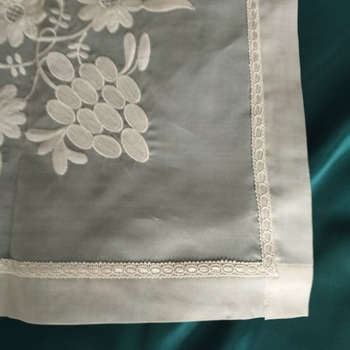 Handmade silk set in organza like new