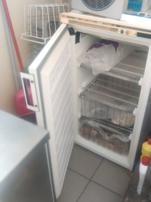 Upright freezer with 4 drawers