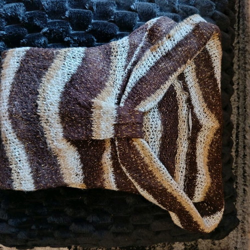 Rebecca Blu sweater like new, beige and gold, size M