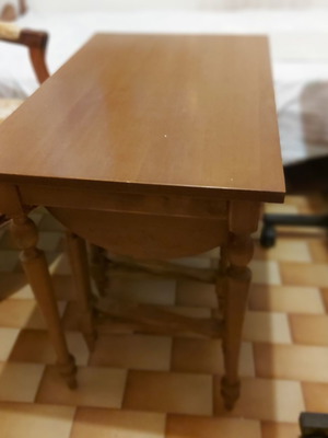 Rectangular table with 4 used round nesting tables