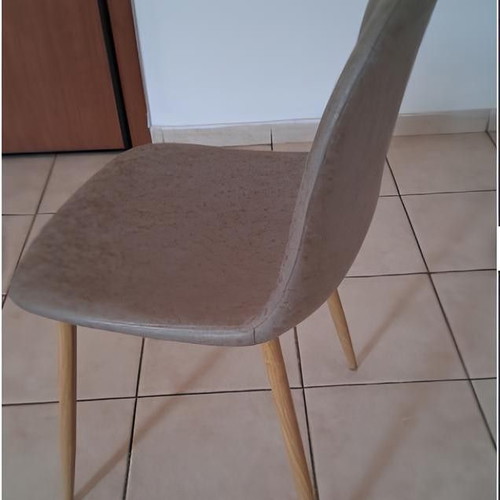 Chair with wooden legs, unused
