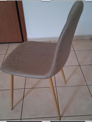 Chair with wooden legs, unused