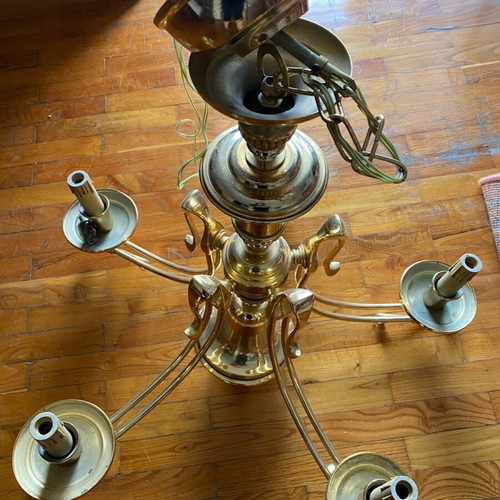 Ceiling chandelier in very good condition