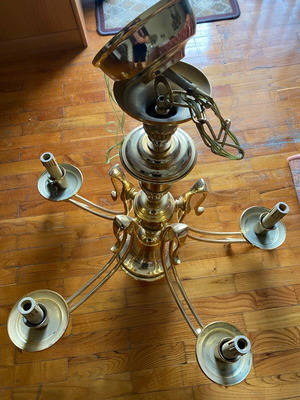 Ceiling chandelier in very good condition