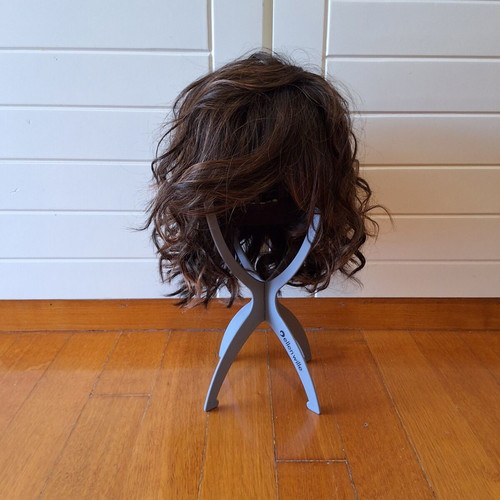 Wig synthetic like new with care shampoo and stand